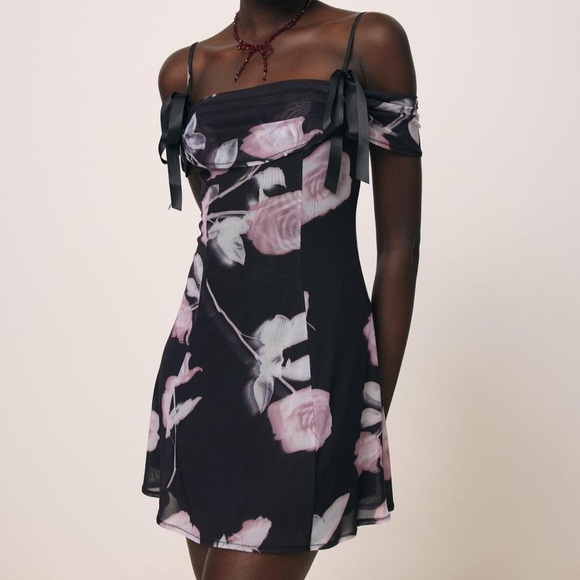 Urban Outfitters Kimchi Blue Mesh Floral Cold Shoulder Mini Dress Size Medium - Picture 1 of 5